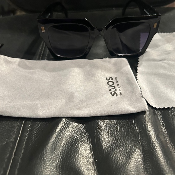 Sojos Black on Black Square Sunglasses - Picture 1 of 11